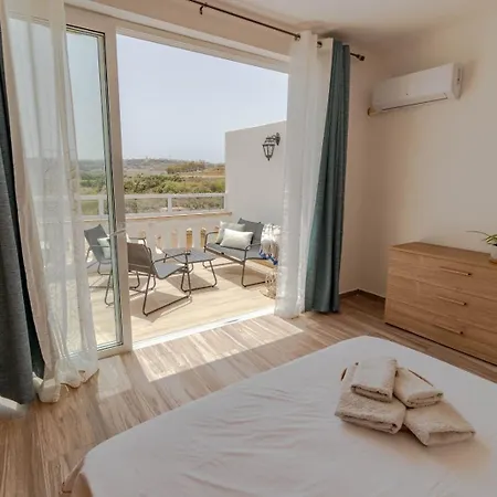 アパート Brand New In Marsalforn